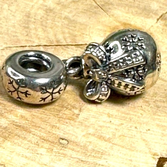 Pandora bracelet charm snowflakes with bow 925 sterling 925 ale - Picture 1 of 8